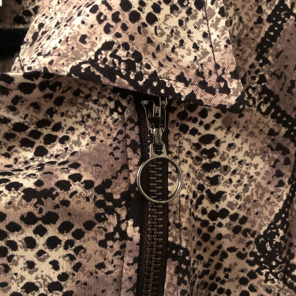 🇨🇦Joseph Ribkoff Python Print Zippered Jacket Size 12 - Picture 5 of 8